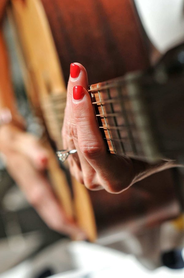 Comment les thérapies par l'écoute de la musique peuvent-elles aider les patients atteints de démence à améliorer leur mémoire?